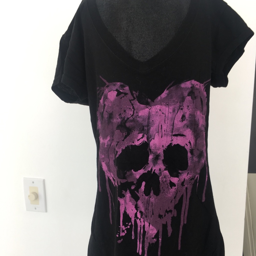 Stranded pink skull tee
